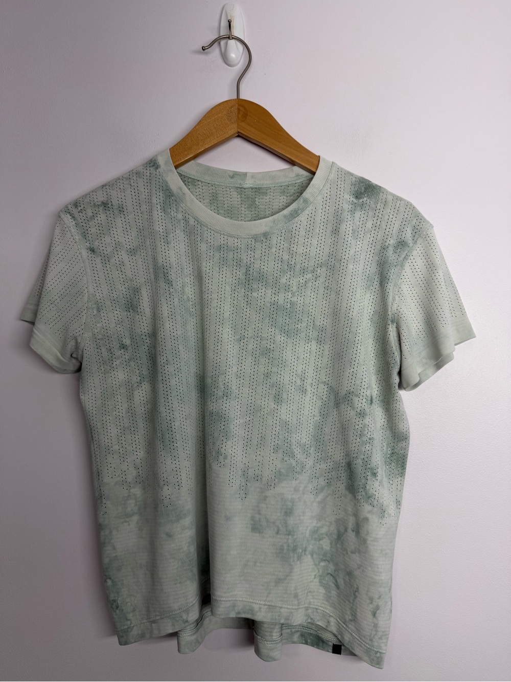 106: Lululemon Train to Be Short Sleeve Shirt Sheer Cloud Wash Rainforest Green